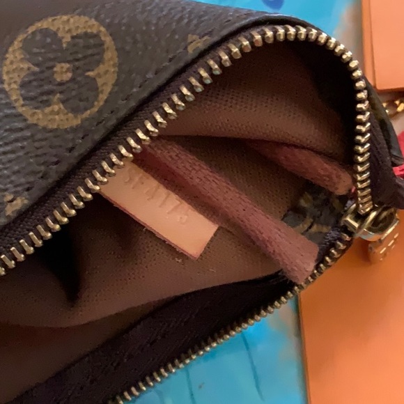 LOUIS VUITTON Collectable Pouch, Christmas Animation 2015, carried 3 times!k - Picture 6 of 6